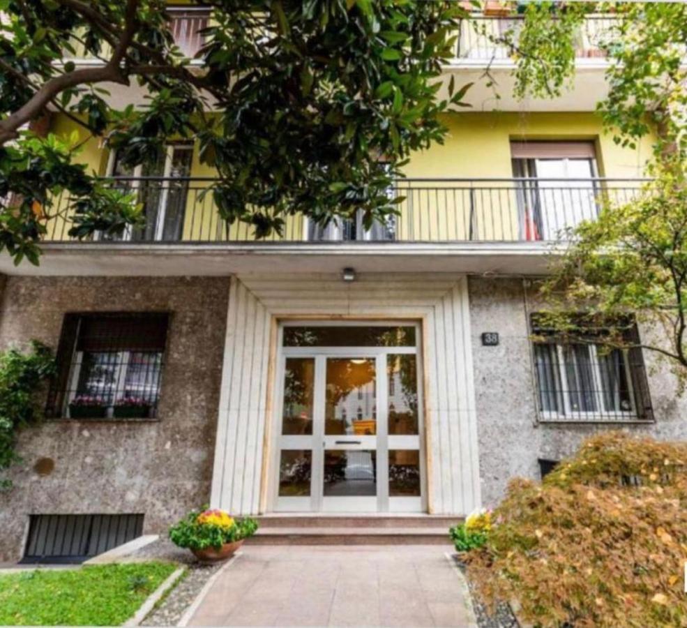 Elegante Appartamento In Zona Tortona-Solari Milan Exterior photo
